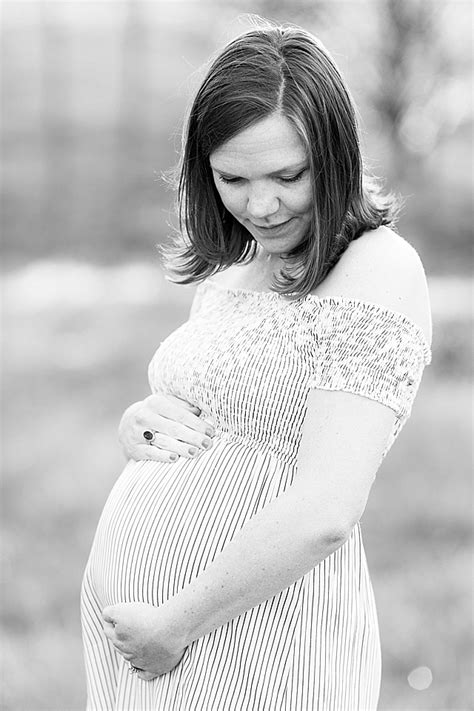 Maternity Photoshoot Dresses Your Best Tips For Choosing The Right One