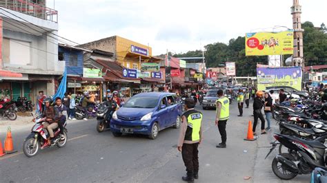 Volume Kendaraan Meningkat Pada H 3 Di Parapat Kapolres Simalungun