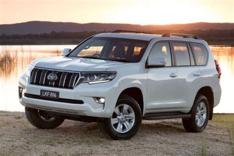 2018 Toyota Landcruiser Prado Gxl 4x4 Price And Specifications Carexpert