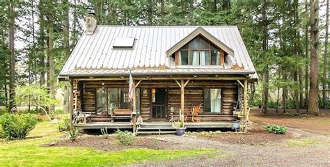 Charming Off Grid Log Cabin Surrounded By Evergreens Off Grid Path