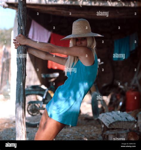 Blonde Model Retro Stock Photo Alamy