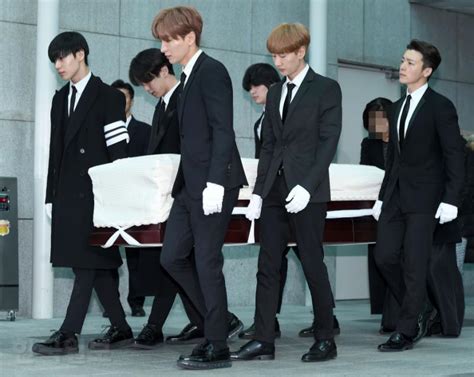 Shinee Jonghyuns Funeral And Burial Are Happening Right Now