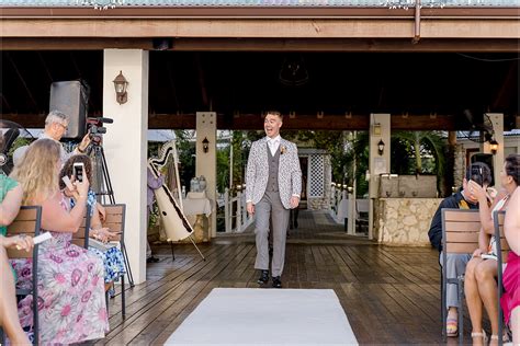 Grand Old House Cayman Wedding | Nicole + Jon - Janet Jarchow Photography