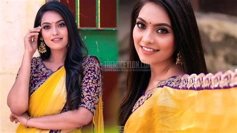 Serial Actress Pavithra Janani Looks Super Beautiful In Yellow Saree