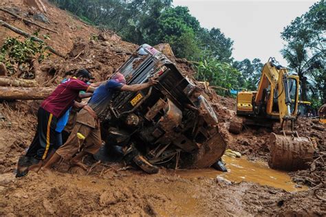 Landslides Floods Kill Dozens Displace Many In Indias Kerala