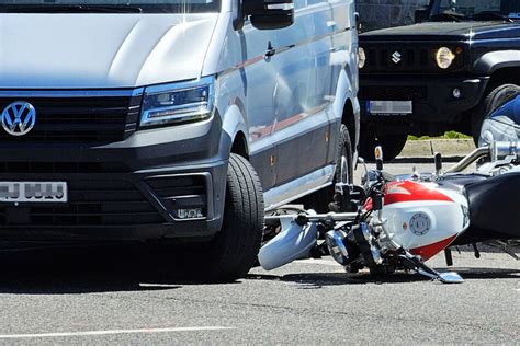 Kreuzungs Crash In Chemnitz Biker Verletzt