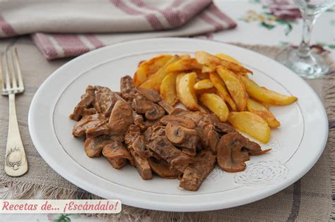 Ternera Strogonoff O Stroganoff Una Carne En Salsa Con Champiñones