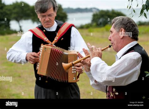 France, breton Folklore, traditional music from Brittanny with accordion and bombarde Stock ...