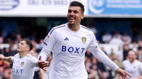 Leeds United Striker Piroe Should Get Wembley Nod Says Prutton