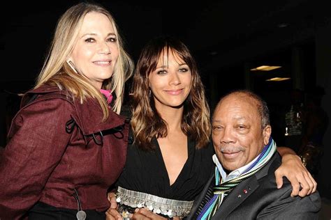 All About Rashida Jones Famous Parents Quincy Jones And Peggy Lipton