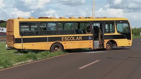 El Chofer De Un Micro Escolar Murió De Un Infarto Un Alumno Tomó El Volante Y Evitó Una