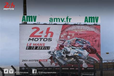 Spectateurs Tout Pour Suivre Les 24 Heures Motos Sur Le Circuit