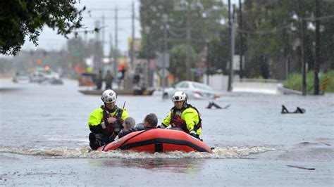 Will government act if a hurricane hits Sarasota during shutdown?