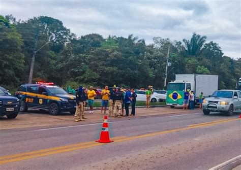 Manifestantes Liberam Br Mas Fazem Bloqueio Total Em Pontos Da Br