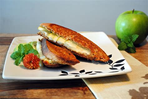 GourmetGents Our Daily Bread Gruyere And Green Apple Grilled Cheese