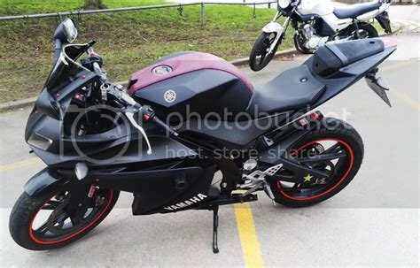 Yzf R125 With Custom Carbon Fiber Vinyl