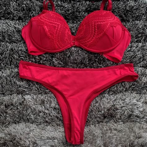 Conjunto Lingerie Liso Renda e Bojo Calcinha e Sutiã Rendado