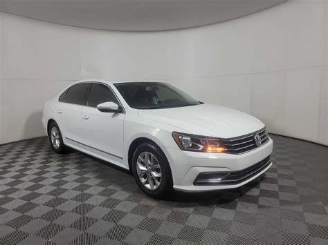 Volkswagen Passat 1 8T S 2016 року 11 000 Volkswagen Вишневе на Olx