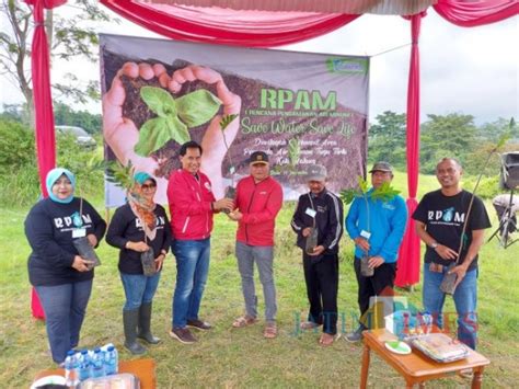 Perumda Tugu Tirta Tanam 100 Pohon Di Kawasan Catchment Area Sumber