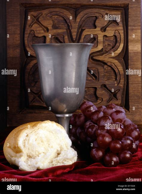 Pan de vino de uvas de cáliz símbolos de la comunión cristiana