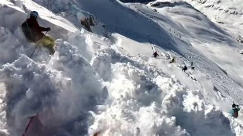 Video Captures Moment Skiers Caught In Avalanche In Austria Watch