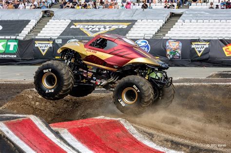 De Enige Echte Marvel Monster Jam Trucks Maken Hun Opwachting Tijdens