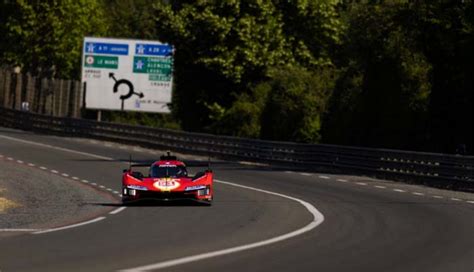 Ferrari Come A Na Frente Nas Horas De Le Mans E Pietro