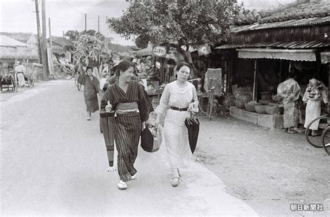 1935年に沖縄県で撮影された写真が、朝日新聞大阪本社で大量に見つかった。沖縄の人たちの生き生きとした暮らしぶりを写しだす。太平洋戦争末期の