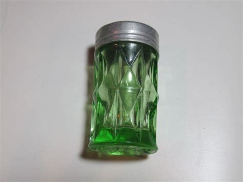 Hazel Atlas Green Depression Glass Salt Pepper Shaker Vaseline Uranium Glow Cube 4608111528