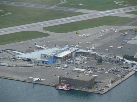 File:Toronto City Centre Airport 2.jpg - Wikimedia Commons