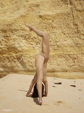 AMATEUR GIRL Anna L Horny And Sandy 35 14000px Porn