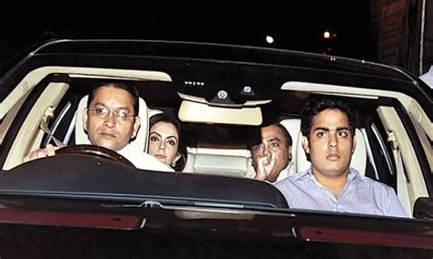 The Salary Of Mukesh Ambanis Driver The Driver Gives Exam For The Job Mukesh Ambani Life