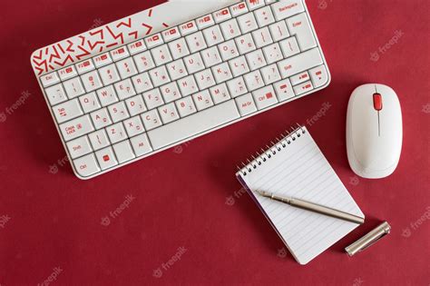 Premium Photo | White keyboard and mouse