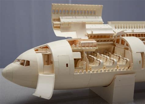 The Ultimate Paper Airplane - Geeky Gadgets