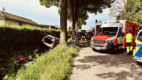 Dortmund Verkehrsunfall In H Rde Feuerwehr Befreit Fahrer Aus Dem