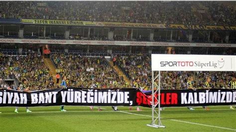 Anlamlı pankart Fanatik Gazetesi Fenerbahçe FB Haberleri Spor