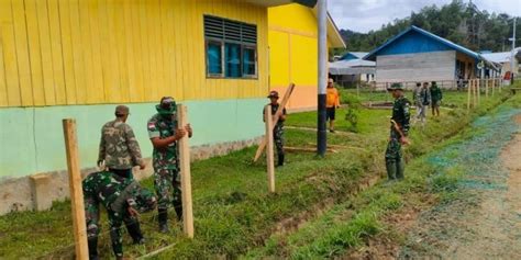 Satgas Pamtas Yonarmed Tarik Pg Gelar Karya Bakti Sambut Hut Tni