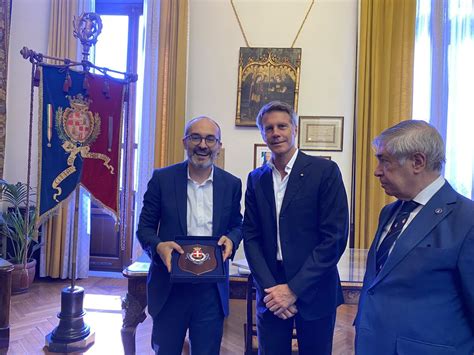 Emanuele Filiberto di Savoia in visita al Comune di Cagliari Tornerò