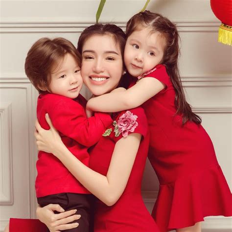 hot mom đình đám dù đẻ nhiều con vẫn son trẻ quyến rũ vợ đại gia kim cương cũng lọt danh sách này