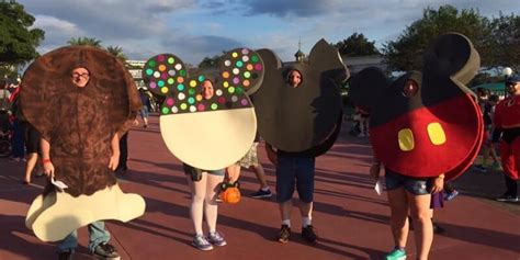 Photos Top 20 Disney Costumes From Last Night S Mickey S Not So Scary Halloween Party