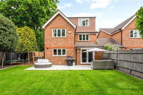 5 Bed Detached House For Sale In Albert Road Farnborough Hampshire