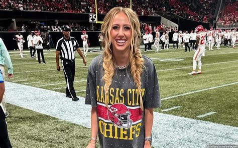 Pregnant Brittany Mahomes Makes Dazzling Appearance At Chiefs Falcons Game