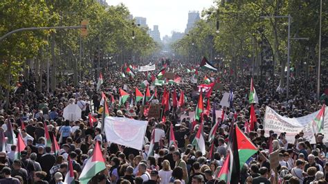Barcelona Se Vuelca Con Gaza Más De 70000 Personas Toman Las Calles