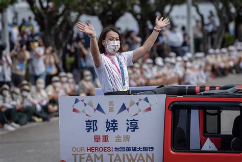 蔡英文双十提 四个坚持 吁两岸平等对话解决分歧 — 普通话主页