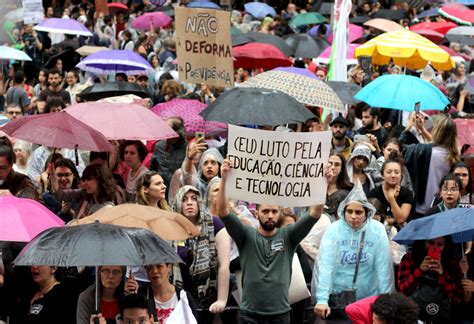 Nesta sexta completa se um ano do 15M quando a balbúrdia foi às ruas