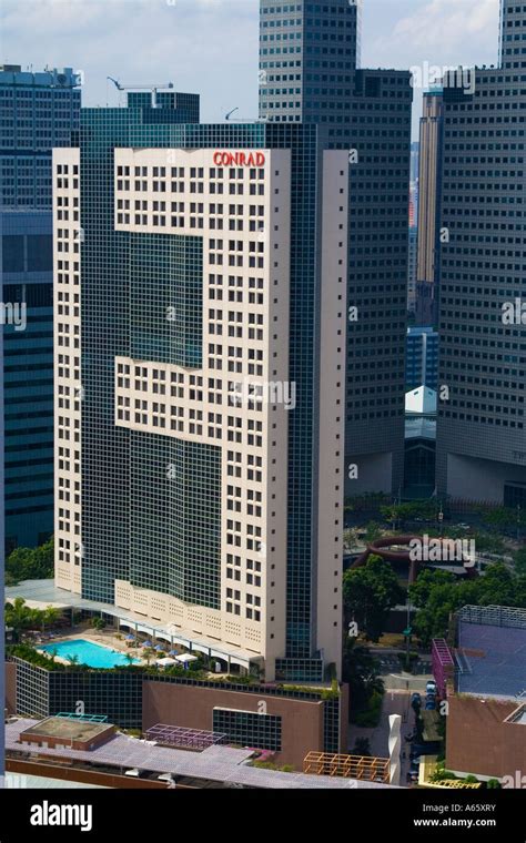 Conrad Hotel and the World Largest Fountain Singapore Stock Photo - Alamy