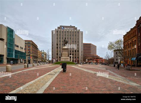 Merrill Lynch Building And Portland Soldiers And Sailors Monument By