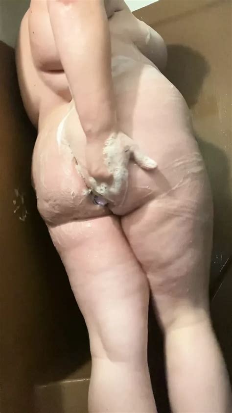 Junge BBW verliert anale Jungfräulichkeit an Dildo in der Dusche xHamster