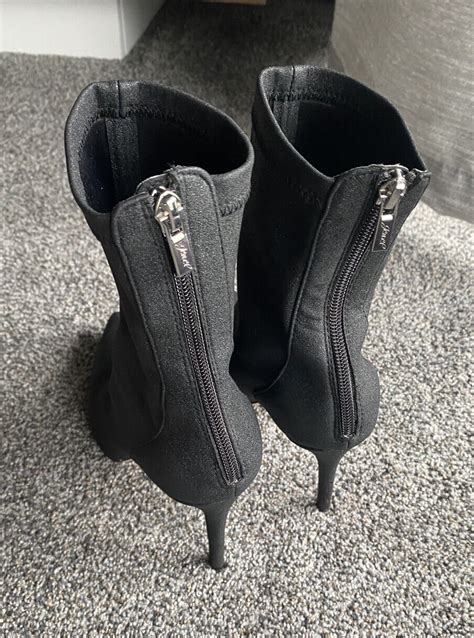 Badgley Mischka Jewel Stiletto Booties Size 7 5 Black Gem