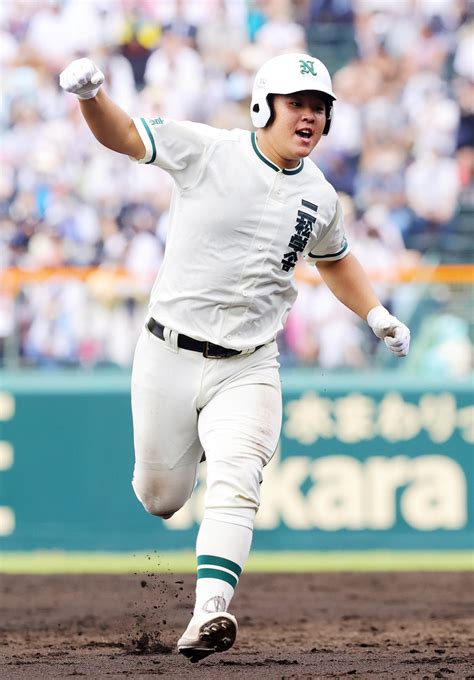 【甲子園】二松学舎大付が2年連続16強 4番片井海斗が史上18人目の1年生本塁打 高校野球夏の甲子園写真ニュース 日刊スポーツ